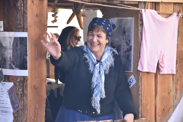 Waltraud Bachmaier nimmt schon seit Jahren am Umzug teil, mit den ÖVP Frauen, heuer organisiert sie den Faschingsumzug, | Foto: Stefan Schneider