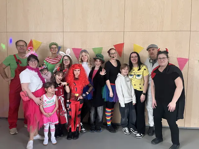 Das Team der Kinderfreunde Pöttsching mit Obfrau Sonja Frimmel und Bürgermeister Martin Mitteregger. | Foto: Gemeinde Pöttsching