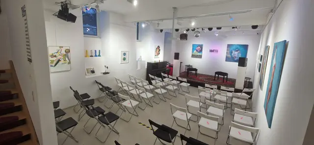 Die Ministry of Artists präsentiert einmal im Monat neue Comedians. | Foto: Ministry of Artists