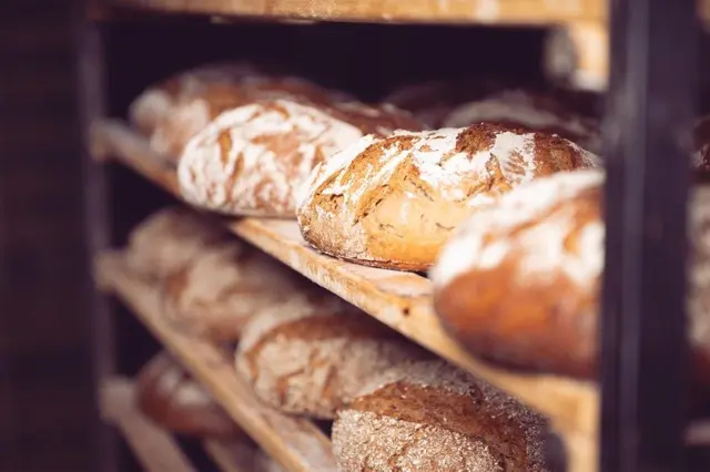 Frisches Sauerteigbrot. | Foto: Die zwei Bäckermeister KG