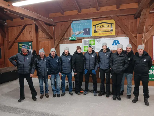 Die Mannschaft des EC Rummlerhof gewinnt die Partie gegen Jochberg mit 4 : 3. Damit sind die St. Johanner  die ersten Verfolger der führenden Erpfendorfer.