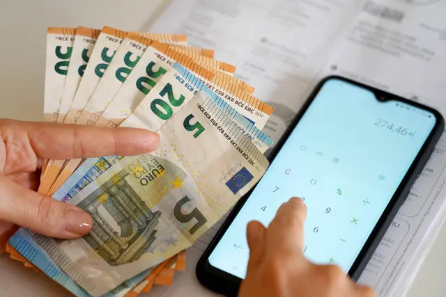 Mit einfachen Energiesparmaßnahmen lassen sich laut E-Control mehrere hundert Euro pro Heizsaison sparen – der Anbieterwechsel ist eine dieser Maßnahmen.  | Foto: Panthermedia/ sergio_monti