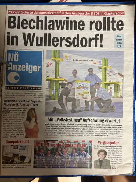 2005 kam der Name Bezirksblatt Hollabrunn unterhalb auf schwarzem Hintergrund dazu.