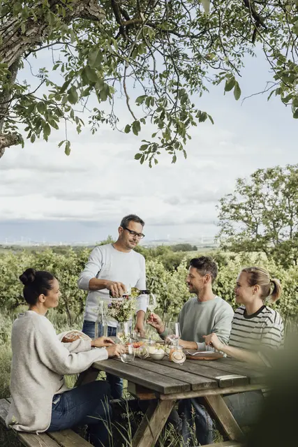"In die Grean gehen": Da darf natürlich auch eine Jause nicht fehlen. | Foto: Weinviertel Tourismus/Sophie Menegaldo