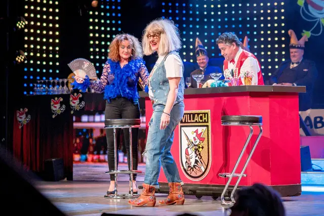 Bettina Schützelhofer und Nathalie Karner-Tarmastin sprechen in „Wechselwirkungen“ über Schönheitsideale. | Foto: Foto Knaus