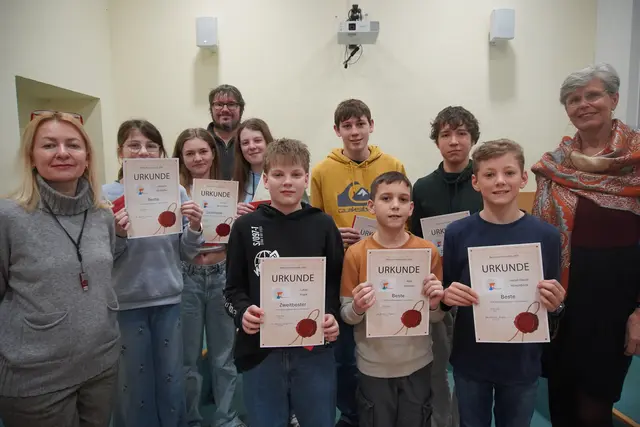 1. Platz für Johanna Schlaffer, Adin Adilovic und Josiah Hirschböck in den 1. und 2. Klassen
1. Platz für Michael Wegscheider, 2. Platz für Adrian Goll sowie 3. Plätze für Victoria Reckenzain und Paula Schubert in den 3. und 4. Klassen
1. Platz für Dominik Reiser, ex aequo 2. Platz für Habakuk Amann und Lukas Frank in den 5. und 6. Klassen | Foto: Otto Jezek