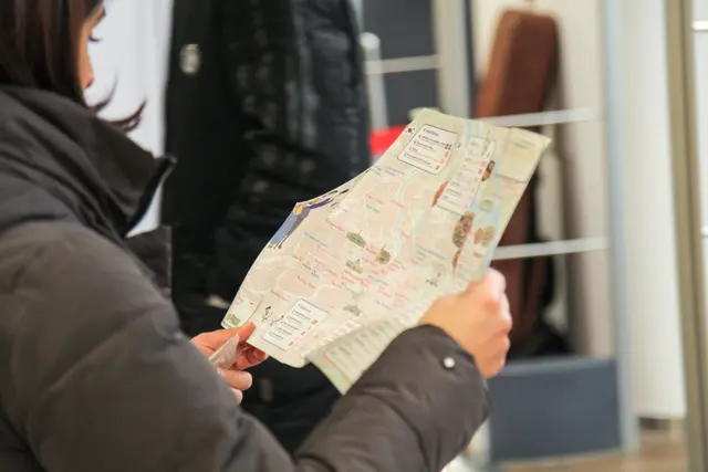 Die K-Map wurde vor Ort im Gerngross verteilt | Foto: (c) Hyunwoo Joo