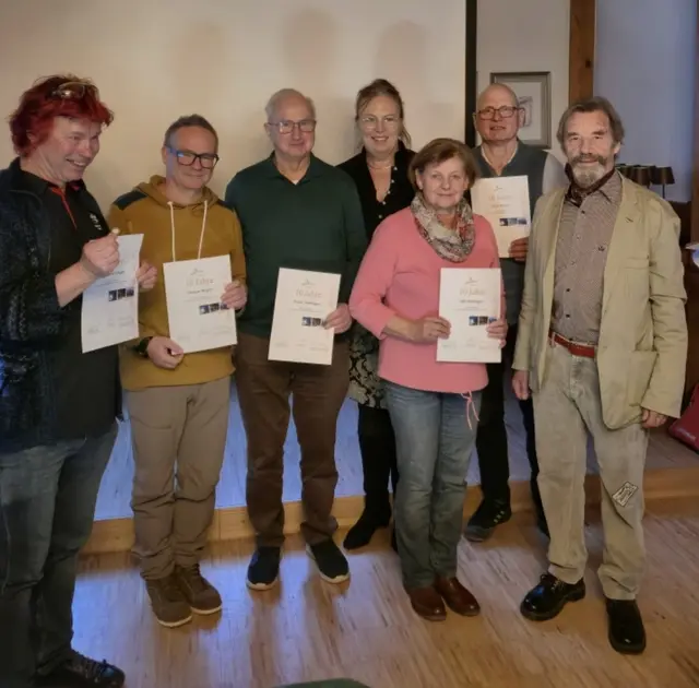 Vinzenz Müller freute sich, seine verdienstvollen Mitglieder gemeinsam mit Susanne Bauer zu ehren. | Foto: Seifter