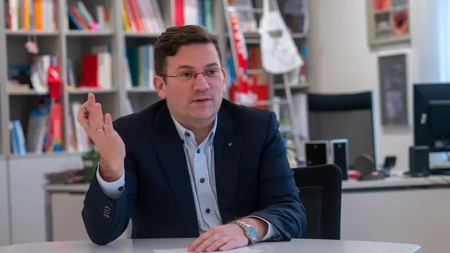Bezirksvorsteher Wilfried Zankl (SPÖ) hat zwölf Projekte für den 12. Bezirk geplant. | Foto: Karl Pufler/MeinBezirk