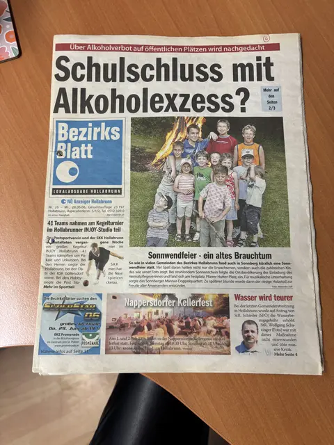 2006 hießen wir dann Bezirksblatt, blauer Hintergrund, mit einem Auge