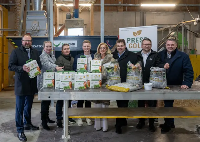 Das niederösterreichische Start-up Pressgold verarbeitet jährlich rund 1.000 Tonnen Hühnermist zu organischen Pellets und schließt damit regionale Nährstoffkreisläufe.  | Foto: Filzwieser