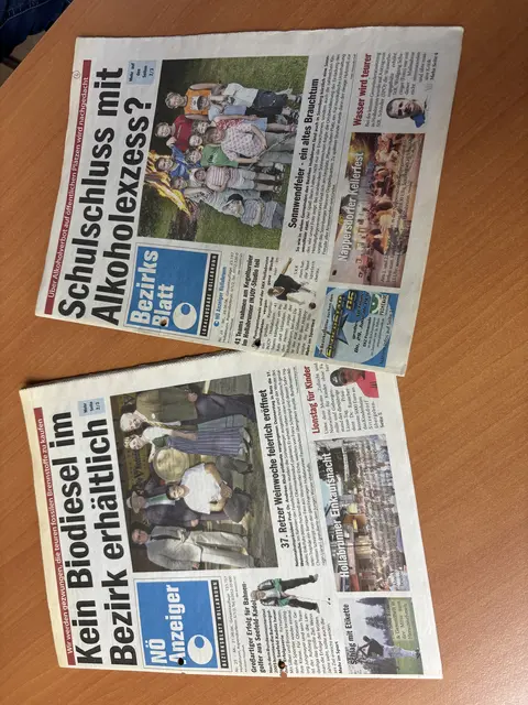 Ab 2003 gibt es den NÖ Anzeiger nur in weißer Schrift auf blauem Hintergrund. Mit der Ausgabe 26 vom 28.6.2006 änderte sich unser Zeitungsname von NÖ Anzeiger auf Bezirksblatt.