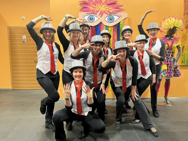 Die Linedancegruppe sorgte für eine Showeinlage. | Foto: Weiberball Rum