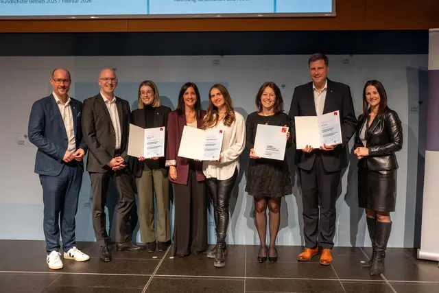 Die Top-3 Platzierten der Kategorie „Privates Wirtschaftsunternehmen ab 101 MitarbeiterInnen“ | Foto: Land Tirol/Jovanovic