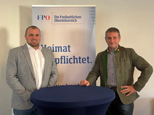 FPÖ-Bezirksgeschäftsführer Kristof Jodlbauer (links) und FPÖ-Bezirksparteiobmann und Landtagsabgeordneter David Schiessl stellten ihre Pläne für Wirtschaft und Infrastruktur vor. | Foto: MeinBezirk/Anja Kern