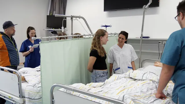 Das moderne Simulationszentrum mit lebensechten Übungspuppen sorgte für großes Interesse.  | Foto: BiZ Zams/Agentur Polak