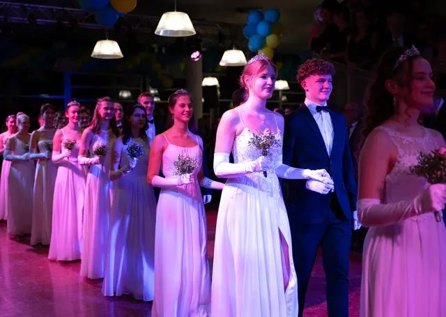 Der Landhausball wird auch 2026 vom Jungdamen- und Jungherrenkomitee der Tanzschule Schwebach eröffnet. | Foto: NLK Pfeffer