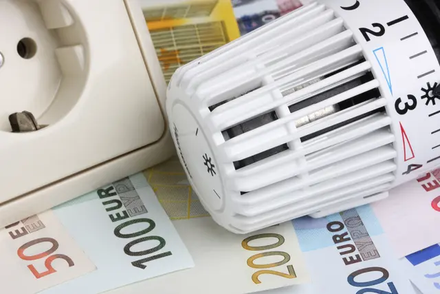 Wer clever heizt und Tarife vergleicht, kann seine Geldbörse spürbar entlasten (Symbolfoto) | Foto: stock.adobe.com/at/Sergej Toporkov