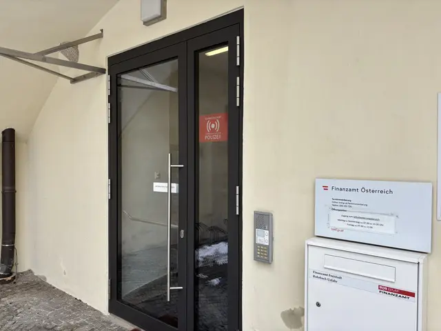 Eingang ins Finanzamt | Foto: MeinBezirk/Roland Wolf