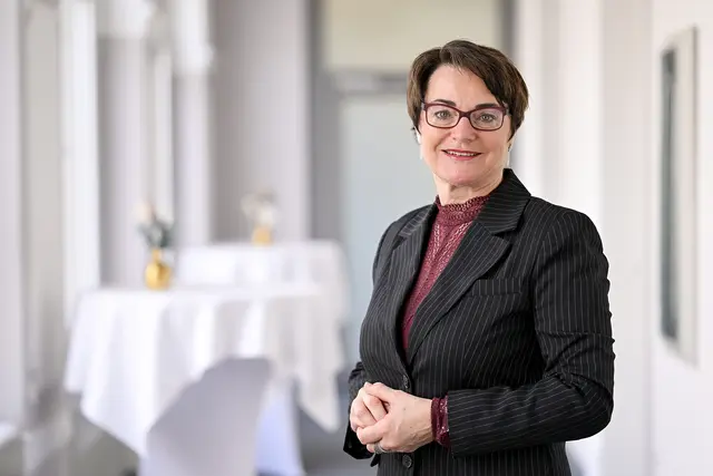 Landesrätin Beate Prettner informiert zur aktuellen Lage in den Unterkärntner Pflegeheimen. | Foto: LPD/Helge Bauer