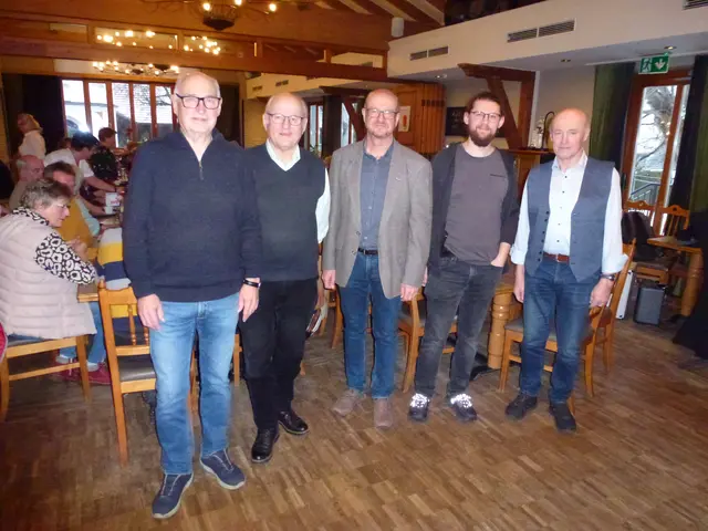 Von links nach rechts: Erwin Ortanderl (Obmann Ortsgruppe Freinberg), Franz Ortbauer (Obmann Ortsgruppe Wernstein), Polizei-Bezirksinspektor Erwin Knoll, Michael Wieser, Josef Schachner (Obmann Ortsgruppe Schardenberg). | Foto: SB Schardenberg