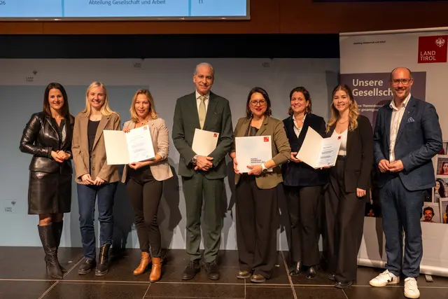 Die Top-3 Platzierten der Kategorie „Öffentlich-rechtliche/s Unternehmen/Institution“ | Foto: Land Tirol/Jovanovic