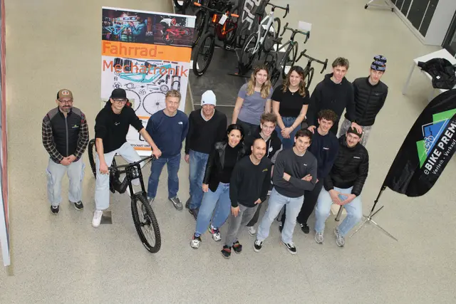 Die TFBS Kufstein lud im Rahmen eines Schulprojekts zum Bike Repair Café "Wheel Worxs" inklusive Fahrradmesse.  | Foto: TFBS Kufstein