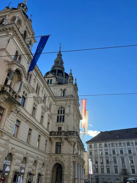 Die EU-Fahne hängt bereits wieder am Grazer Rathaus, für die Israel-Fahne reichte es nicht ... | Foto: Regionalmedien Steiermark