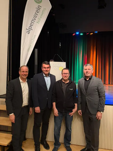 Alpenverein Hohenems feierte im Löwensaal 
festlichen Jubiläumsabend: Dieter Egger, Simon Aberer, Vereins-Obmann Wolfgang Märk und Markus Klien (v.l.).  | Foto: Alpenverein Hohenems