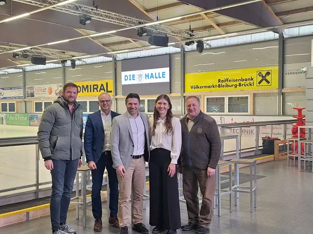Amtsleiter der Gemeinde Eberstein Lukas Schellander, RB Völkermarkt-Bleiburg-Brückl Prokurist Hannes Rescher, Kärntner Raiffeisen Marketing Geschäftsführer Christopher Weiss, RB Völkermarkt-Bleiburg-Brückl Jugendclubberaterin Victoria Krall und Bürgermeister Andreas Grabuschnig | Foto: Gde. Eberstein