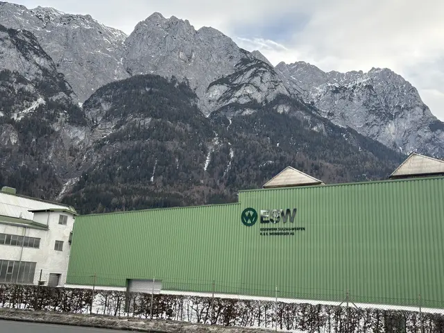Wer in Tenneck durchfährt sieht das Eisenwerk Sulzau Werfen sofort. | Foto: Emanuel Hasenauer
