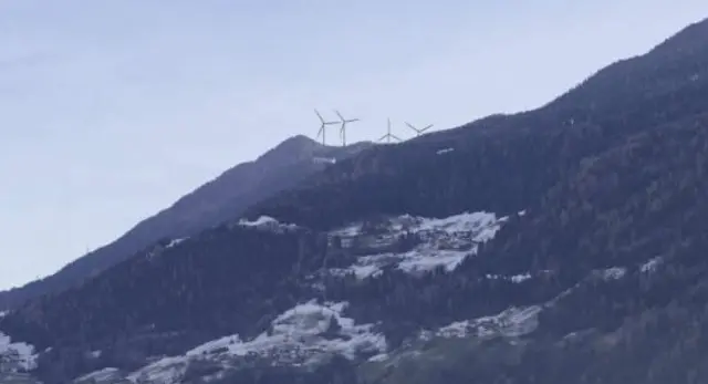 Auf der Hochalm Feldringer Böden in der Gemeinde Silz wurde ein Windmessgerät installiert und in Betrieb genommen.  | Foto: Fotomontage Energiewerkstattverein, Foto Androschin Energie GmbH