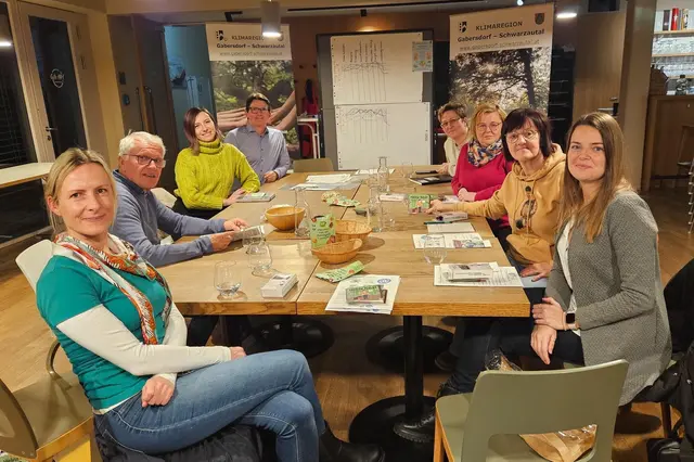 MS Wolfsberg Dir. Sandra Kleindienst, VS Schwarzautal Dir. Christine Großschädl, PGR-Vorsitzende Sandra Kaufmann, KLAR Daniela Kürschner, KEM Wolfgang Kubassa, Heilpädagogischer Kindergarten Gabersdorf und FF Gabersdorf Melanie Scheucher, USV-Gabersdorf-Obmann Franz Hierzer, Leiterin Allgemeiner Kindergarten und Kinderkrippe Gabersdorf Sabine Rauch (v.r.) | Foto: Maria Hierzer
