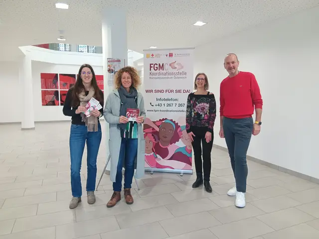 Das Kärntner Rote Kreuz setzt anlässlich des Welttags gegen weibliche Genitalverstümmelung am 6. Februar ein Zeichen für Aufklärung, Prävention und den Schutz von Mädchen und Frauen. Am Foto Vertreter:innen des Roten Kreuzes: vlnr: Lisa Graschitz, BA (FH) MA (Ausbildungszentrum), DGKPin Ing.in Birgit Treven, M.Ed. (Pflegedienstleitung), MAG.a  (FH) Lisa Tschuschnig-Wascher (FGM/C-Koordinationsstelle Kärnten), Dr. Philipp Hlavacek, MBA (Geschäftsführer/ Managing Director). | Foto: RK Kärnten