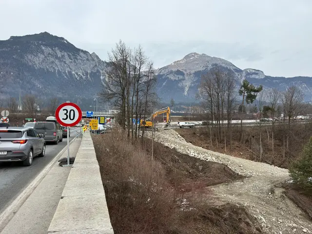 Die ersten Vorarbeiten für den Bau der zweiten Innbrücke haben begonnen.  | Foto: ZOOM-Tirol