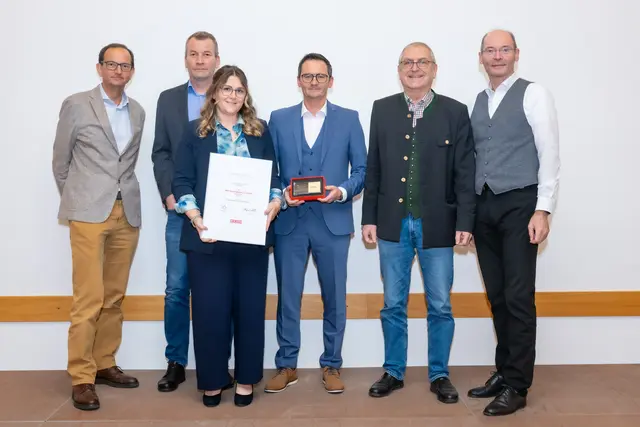 Landesinnungsmeister Bau OÖ, Ing. Wolfgang Holzhaider, Christian Penzinger, Agnes Grimbs, Christopher Lechner, Josef Grömer, Innungsgeschäftsführer, DI Dr. Markus Hofer (v. l. n. r.). | Foto: Röbl