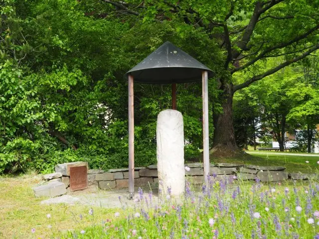 Der römische Meilenstein in Möllbrücke ist gut erhalten und für jedermann zugänglich aufgestellt. | Foto: Monika Geschwandner-Elkins