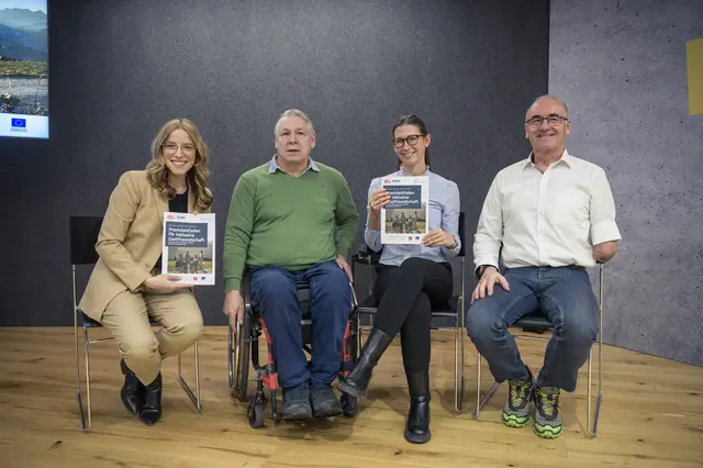 (v.l.): Barbara Plattner (Geschäftsführerin Innsbruck Tourismus), Bernold Dörrer (Vorstandsmitglied ÖZIV Tirol, Sachverständiger für Barrierefreiheit), Michaela Kraler (LEADER-Projektleitung Region Seefeld – Tirols Hochplateau) sowie Michael Knaus (Obmann ÖZIV Tirol). | Foto: Franz Oss