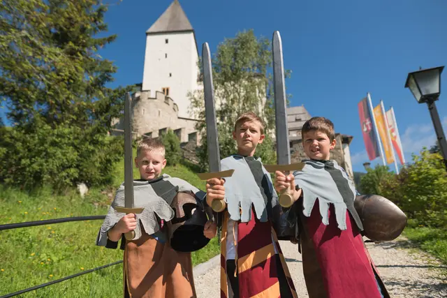 Burgen und Schlösser laden zum erkunden und spielen ein. | Foto: Salzburger Burgen und Schlösser