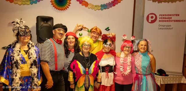 Die sechst besten Kostüme (Waltraud, Martin und Dagmar, Traude, Harald, Herta, Maria mit Sonja Sestak(vlnr). | Foto: cine-motion.at / R. Ivanek
