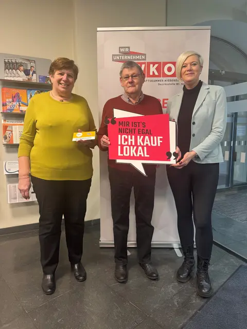 Elfriede Gärtner, Rudolf Gärtner und Bezirksstellenausschussmitglied Judith Hönig. | Foto: WKNÖ