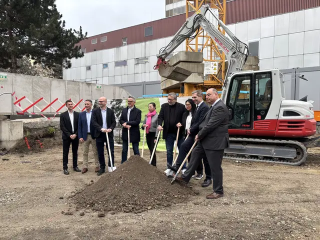 v.l.: Peter Haubenberger (Ärztefunkdienst), Michael Lischent (Geschäftsführer Projektentwicklungs- und Baumanagement GmbH), Jing Hu (Neos), Peter Hacker (Stadtrat für Soziales, Gesundheit und Sport), Elisabeth Schartl (Pflegedirektorin Klinik Landstraße), Michael Binder (Medizinischer Direktor, Wiener Gesundheitsverbund) und Felix Kreimel (Ärztlicher Direktor Klinik Landstraße) | Foto: Matthias Pandrea/Mein Bezirk