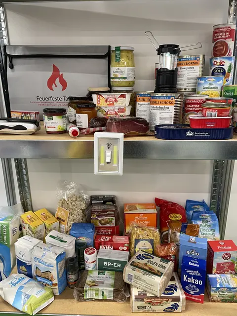Gewisse Dinge, wie haltbare Lebensmittel sollte man laut Salzburger Zivilschutz immer daheim haben. 