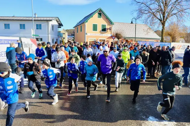 Rund 300 Läuferinnen und Läufer machten sich für den guten Zweck auf den Weg. | Foto: Martin Gremsl