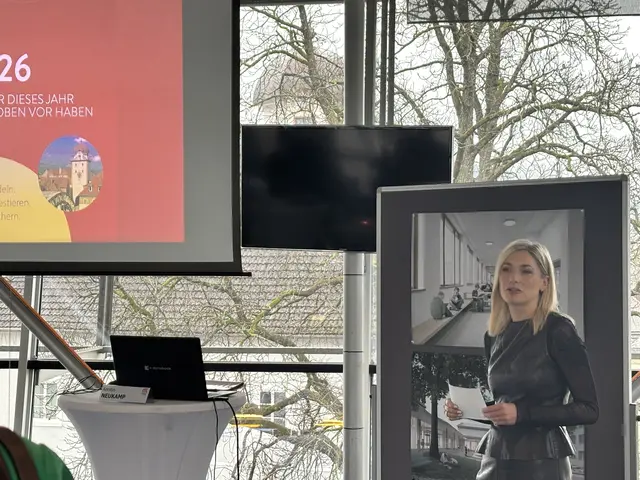 Pressesprecherin Kerstin Neukamp begrüßte die Anwesenden. | Foto: MeinBezirk/Astrid Moder