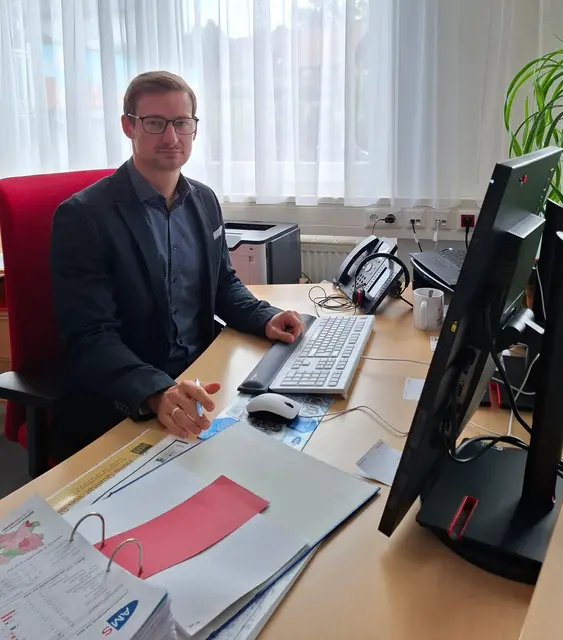 Stefan Waldhäusl, AMS Geschäftsstellenleiter Zwettl, verweist auf die Bedeutung gezielter Fördermaßnahmen für Frauen am Arbeitsmarkt. | Foto: AMS