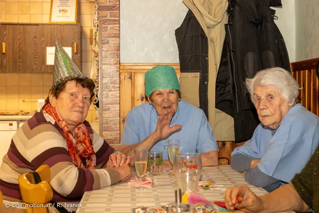 Auch OP-Schwestern waren hier vorzufinden; Sie sind auch wirklich Schwestern vom Verwandschaftgrad. | Foto: cine-motion.at / R. Ivanek