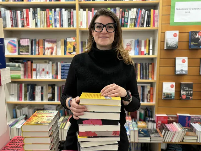 Seit Februar leitet die Salzburgerin Carmen Schwarz die Rupertus-Buchhandlung in der Stadt Salzburg. Sie schätzt es, wenn ein Buch sie überrascht.
 | Foto: Lisa Gold