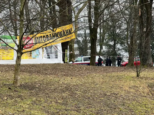 Das Protestcamp im Bergschlösslpark wurde am Donnerstag von der Polizei aufgelöst. | Foto: Volksbefragung „Ja! zum Grüngürtel“