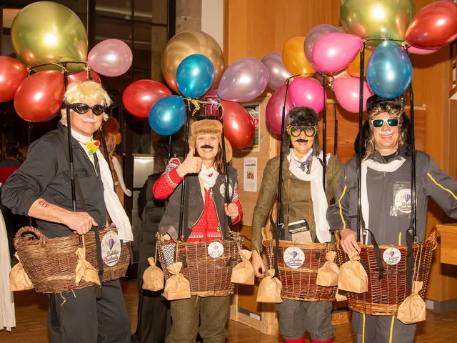 Auch "Ballonfahrer" waren beim Sockenball in Obertraun unterwegs. | Foto: Martin Bankhammer